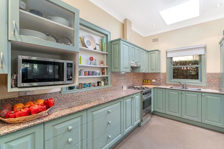 Elegant Family Home with Period Charm, Spacious Living & Private Gardens - Photo 5