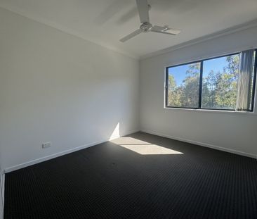 Tidy 3 Bedroom Townhouse - Photo 3