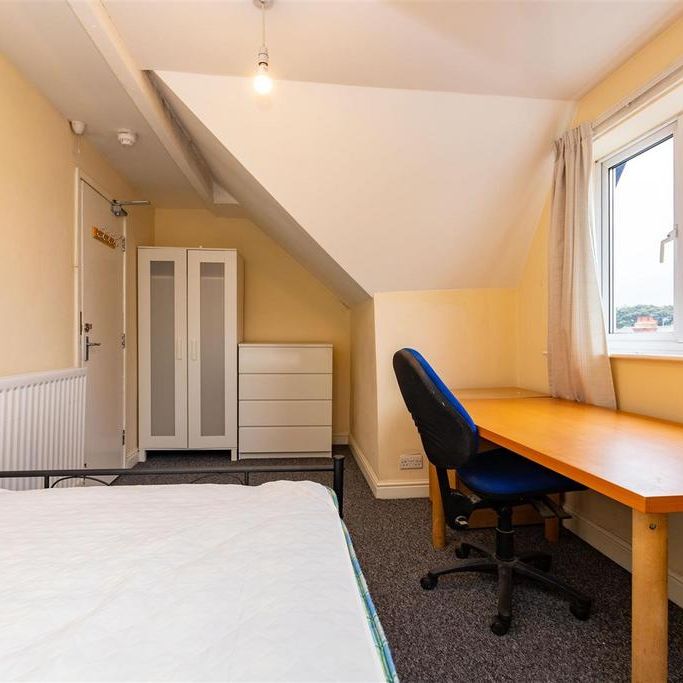 6 bedroom house to rent - Photo 1