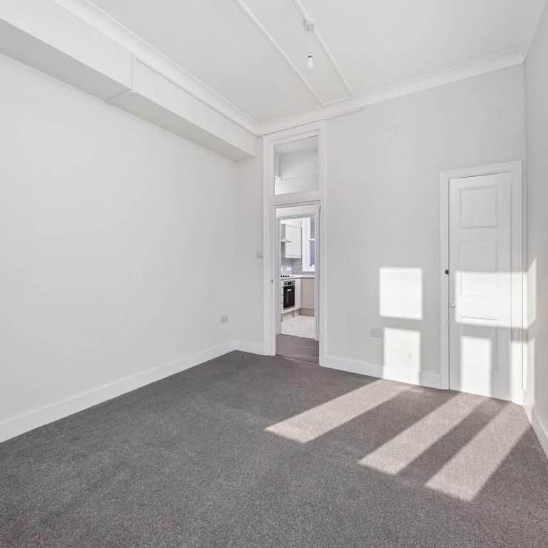 3 bedroom flat to rent - Photo 1