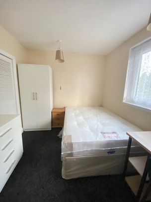 Room in a Shared House, Thimbler Road, CV4 - Photo 1