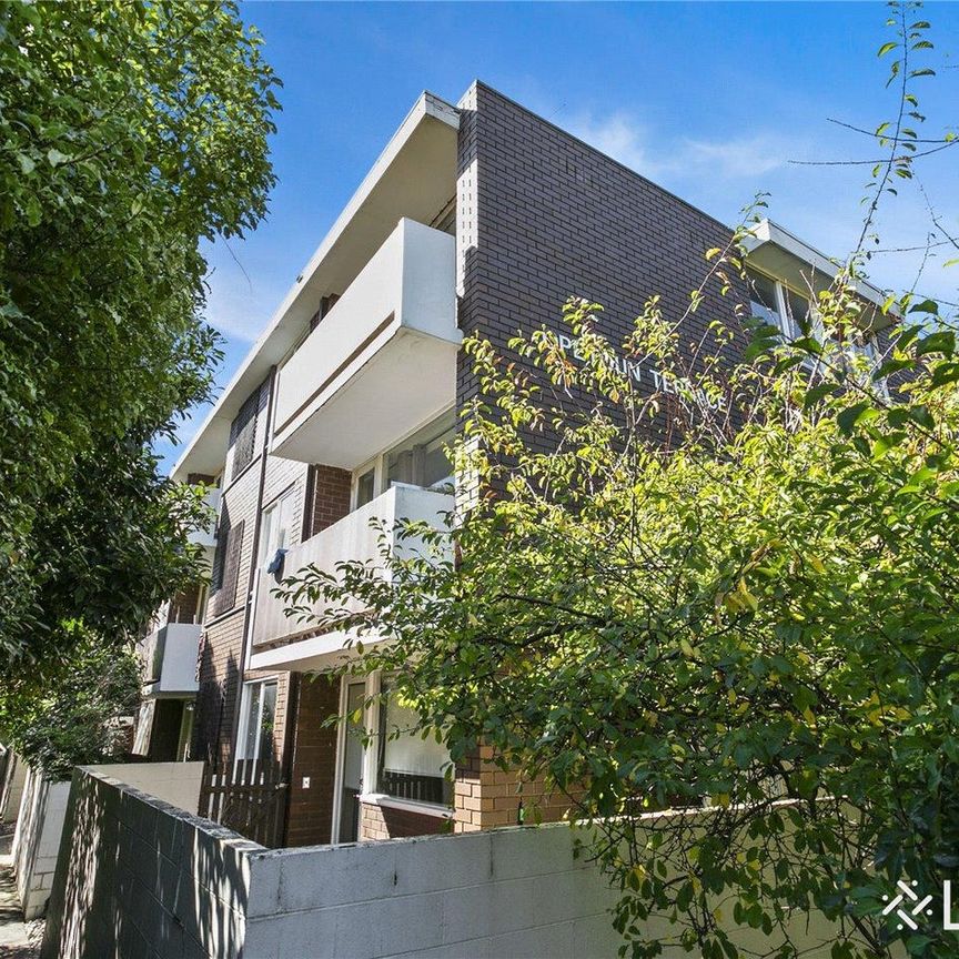 Convenience in the heart of Hawthorn East - Photo 1