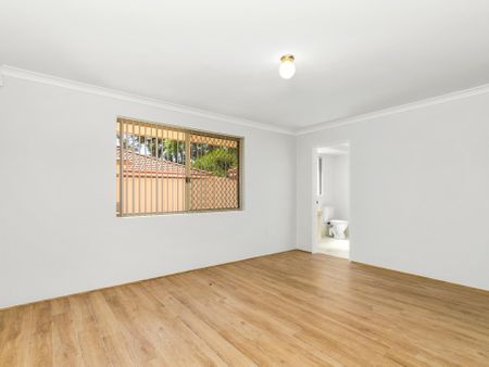 Perfectly Positioned Street Front Villa in Prime Location - Photo 4