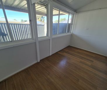 Neat and tidy 2 Bedroom Home - Low Maintenance!!! - Photo 5