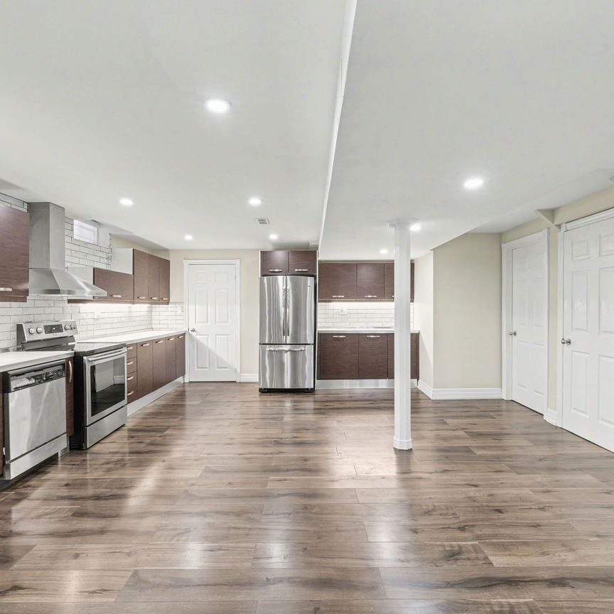 For Lease - 286 Royalpark Way, Vaughan, Ontario - Photo 1