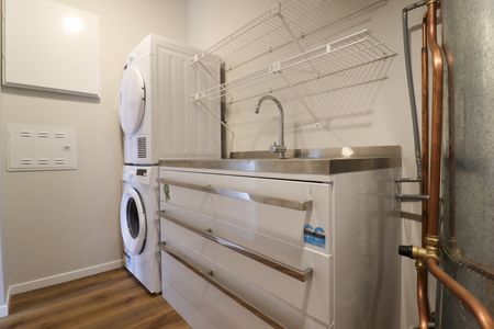 Aberdeen Apartment - Includes some Laundry Appliances - Photo 5