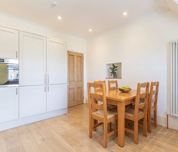 2 Bed Flat, Fourth Avenue, BN3 - Photo 3