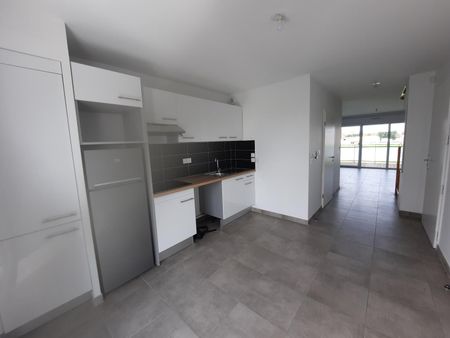 ST SAUVEUR / Location Appartement 3 Pièces 66 m² - Photo 2