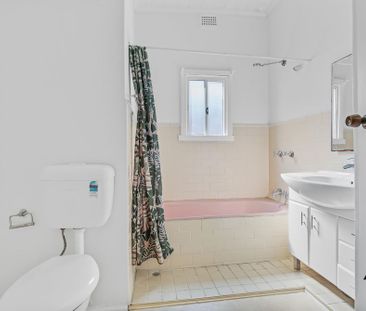 Charming Two-Bedroom Residence in the Heart of St Peters - Photo 5