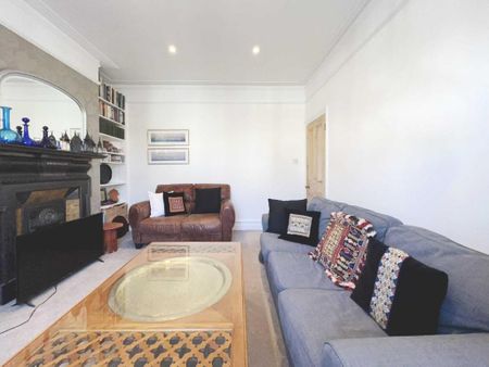 3 bedroom flat to rent - Photo 3