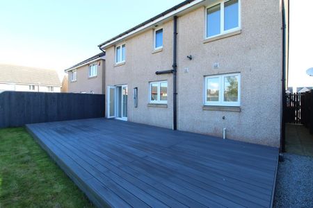 4 bedroom detached house to rent - Photo 3