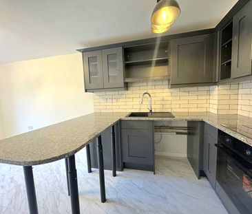 Waverley Court, Woking, Surrey, GU22 7XJ - Photo 5