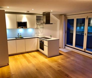 A stunning top floor flat in an exclusive development in a popular ... - Photo 4