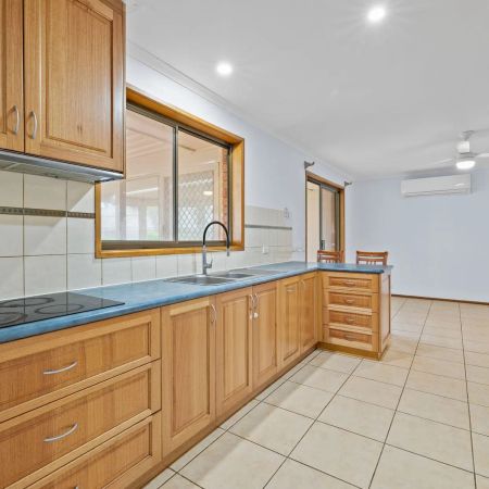 Charming Family Home in the Heart of Thurgoona - Photo 2