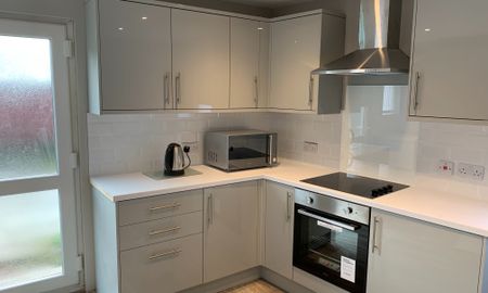 Breeze HIll Room 3 - 1st Floor Single Room - Photo 4