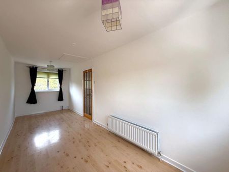 4 bedroom semi-detached house to rent - Photo 5