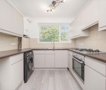 3 bedroom flat to rent - Photo 3