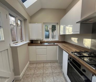 2 bedroom end of terrace house to rent - Photo 5