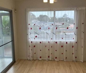 Spacious 5-Bedroom House for Rent in Central Forrest Hill - Photo 5