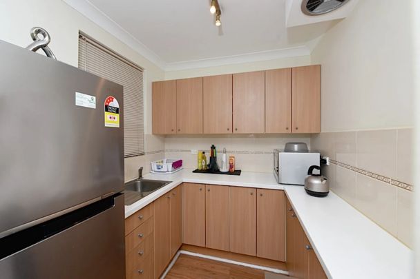 Charming 2-Bedroom Ground Floor Unit with Private Courtyard - Photo 1