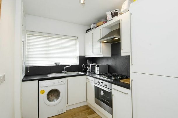 2 Bedroom Flat To Let - Photo 1