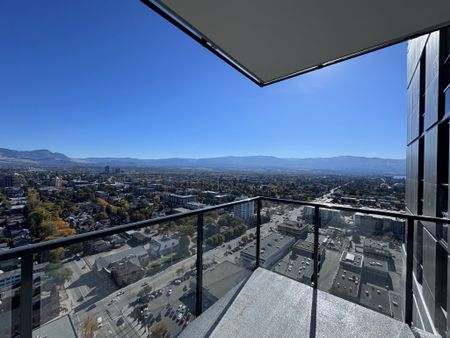Downtown: 1 bed – SubPenthouse at Bertram - Photo 2