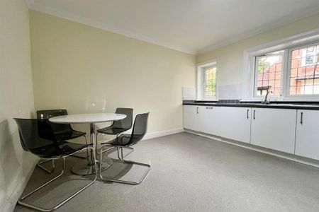 3 bedroom flat to rent - Photo 3
