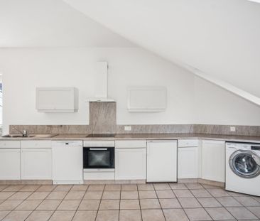 Lumineux appartement de 3 pièces mansardé - Foto 1