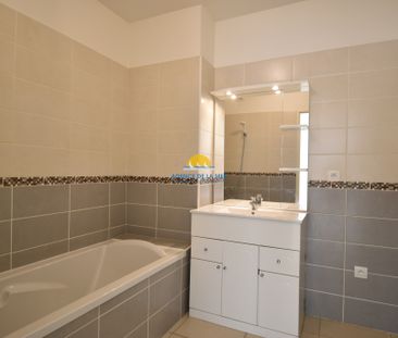 Location Appartement 2 pièces 55m² FREJUS 83600 - Photo 3