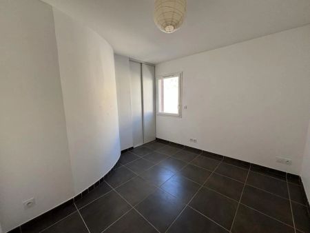 APPARTEMENT AVEC TERRASSE - Photo 2