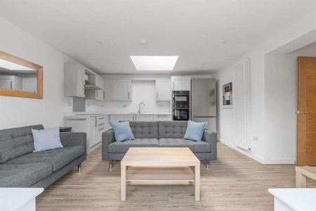 Bedroom Detached House In Bournemouth, BH9 - Photo 3