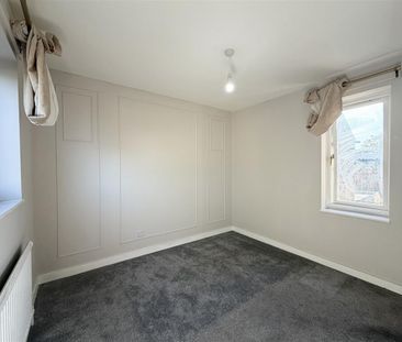 3 Bedroom House - End Terrace To Let - Photo 3