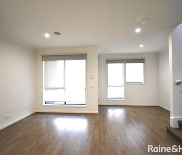 Greatly Located 3-Bedroom Home in Springvale! - Photo 2