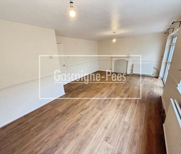 Horsham, RH13 - Photo 5