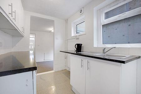 3 bedroom terraced house to rent - Photo 3