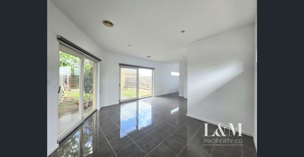Stunning Unit With Valley Views in Class Location..!! - Photo 1