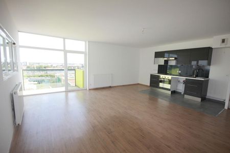 A LOUER : T3 à LILLE • Avenue du Président Hoover - Grand Palais • 1 180 € - Photo 2