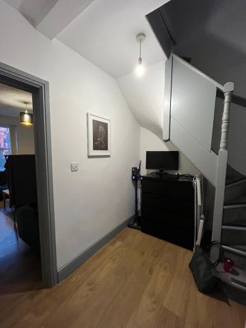 2 Bed Flat, Lewisham High Street, SE13 - Photo 4