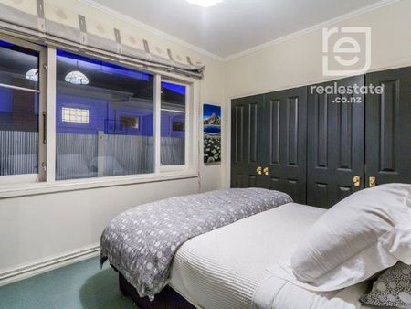 Modern 2-Bedroom self contained -flatmate wanted - Photo 2