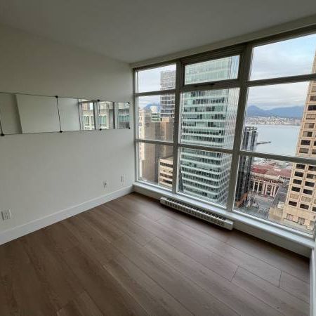 Ocean View Downtown 1BR + Solarium for Rent - Photo 4