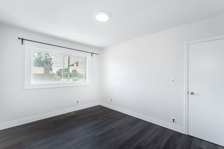 For Lease - 227 Stevenson Road Unit# MAIN, Oshawa, Ontario - Photo 5