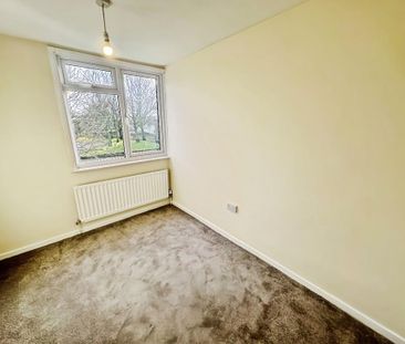 4 bedroom end of terrace house to rent - Photo 4