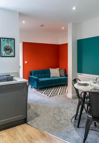 1 bedroom in a house share to rent - Photo 2