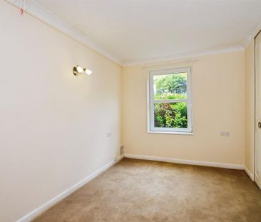 1 bedroom retirement property to rent - Photo 5