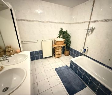 GELIJKVLOERSAPPARTEMENT + TUIN - Photo 1