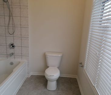 For Lease - 32 Oaktree Drive, Haldimand, Ontario - Photo 6