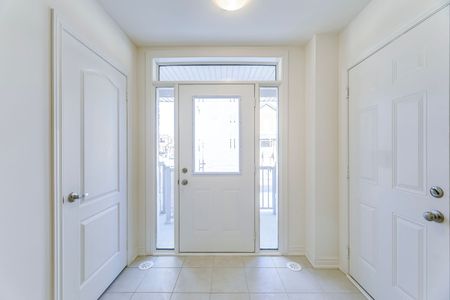 For Lease - 454 Silver Maple Road, Oakville, Ontario - Photo 2