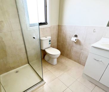 2/11 Erskine Avenue, Reservoir VIC 3073 - Photo 1