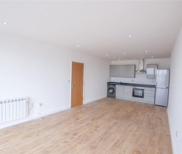 1 bedroom penthouse to rent - Photo 3