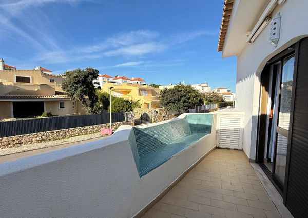 Excellent 1 bedroom flat with generous areas well located in Albufeira.